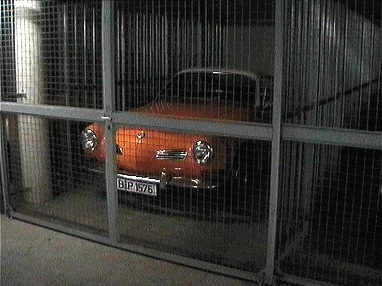 http://www.vw-karmann-ghia.de/badura/download/badura.garage.jpg